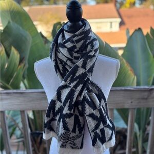 MICHAEL Michaels Kors Navy/Black Oversized Logo Knit Scarf With MK Stud Detail